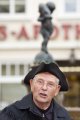 Hans Jürgen Lange führt Stadtrundgänge, die jeweils am Hechtbrunnen beginnen.