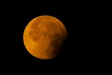mit partieller Finsternis mit partieller Finsternis